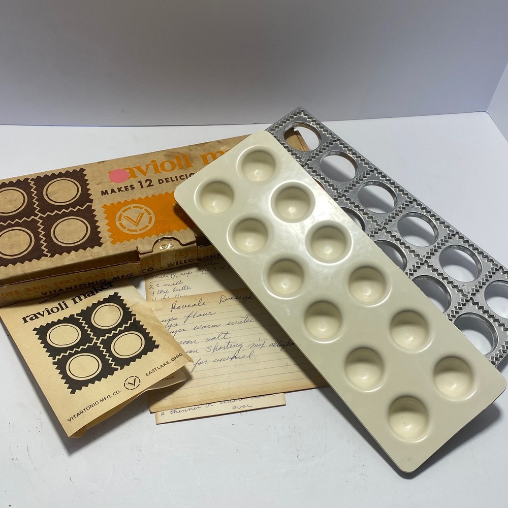 Vitantonio Ravioli Maker No 512 OS Silver Vintage 12 Hole Pasta Press Box Recipe